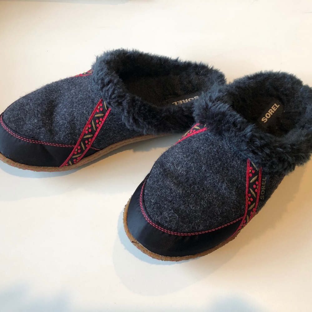 Sorel Slippers - women's 8 - grey/black with red